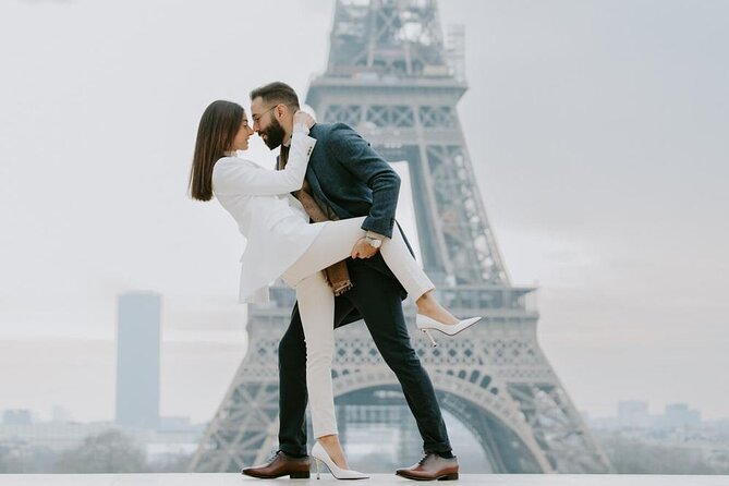 Paris Photoshoot by Professional Photographer With BVA Transfers - Package Overview