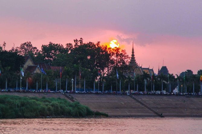 Phnom Penh Dinner Cruise - Cruise Highlights