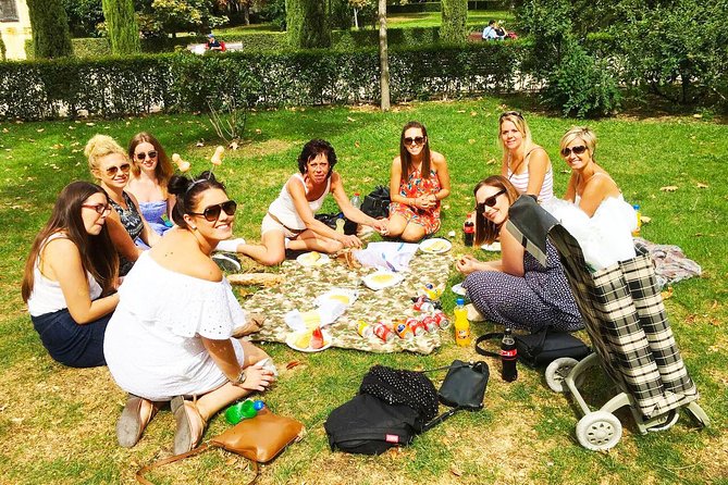 Pic-Nic Experience in Madrid With Games and Snacks - Meeting and Pickup