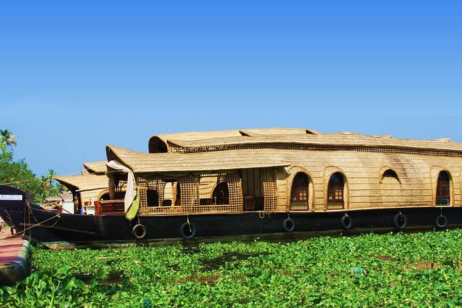 Private 7-Day Kerala Tour With Houseboat Cruise From Delhi With 2-Way Flights