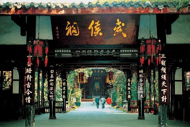 Private Day Tour: Chengdu Wuhou Temple, Jili and Dujiangyan Irrigation System