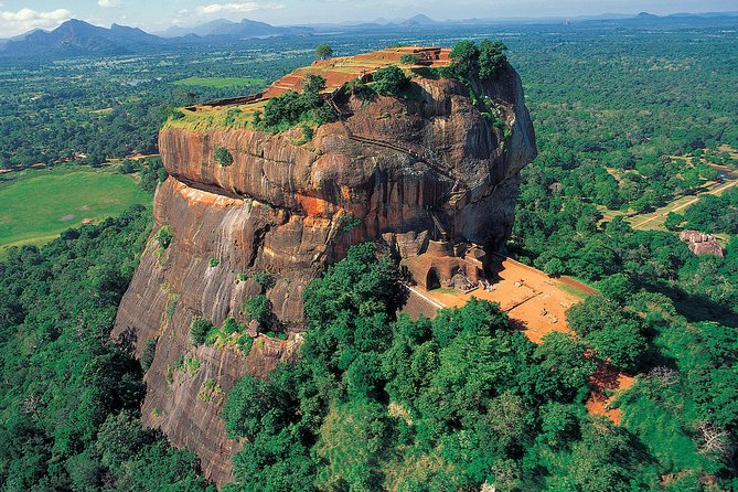 Private Day Tour to Sigiriya and Dambulla From Negombo
