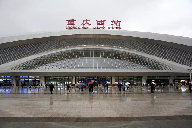 Private Departure Transfer: Hotel to Any Railway Station in Chongqing