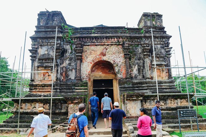 Private Full Day Tour to Sigiriya Rock Fortress and Polonnaruwa From Kandy