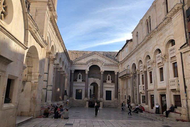 Private History Split Walking Tour in Russian
