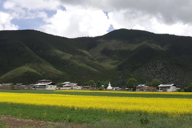 Private Overnight Tour to Tiger Leaping Gorge and Shangri-La From Lijiang