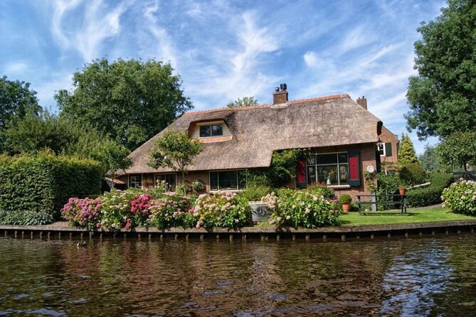 Private Sightseeing Tour to Giethoorn With Canal Cruise - Tour Overview