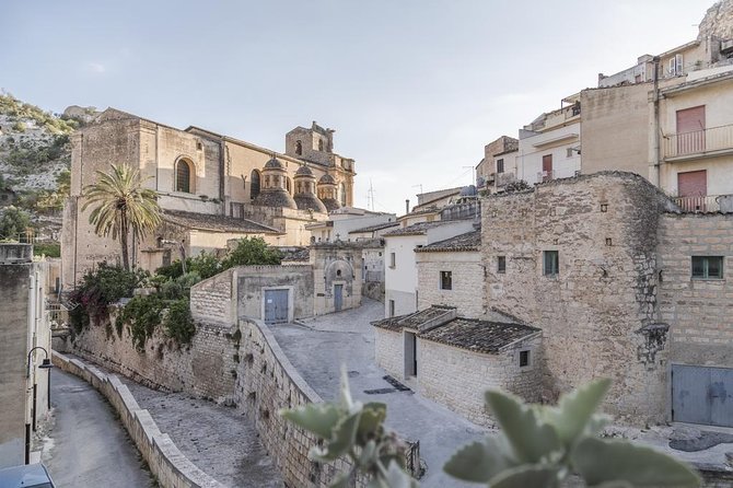 Private Taxi Service From Catania (Airport, Port, City) to Ragusa (Or Viceversa) - Service Details