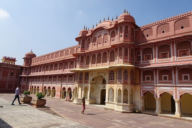 Private Tour of Chandra Mahal – Jaipur With High Tea