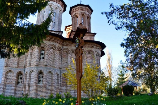 Private Tour to Draculas Grave, Wine Cellar and Medieval Palace