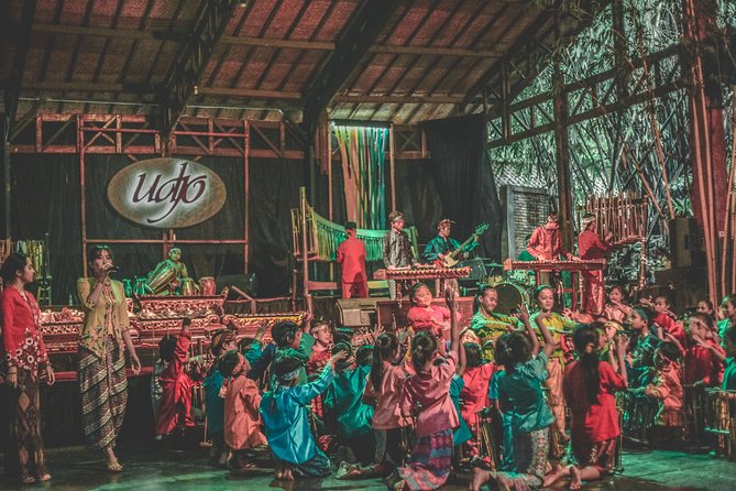 Private Tour to Patuhan Volcanic Crater and Angklung Show