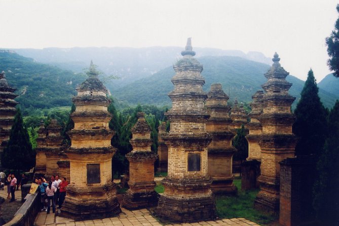 Private Tour to Shaolin Monastery & Longmen Grottoes From Xian by Bullet Train