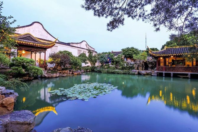 Private Tour to Suzhou Museum, Master-of-Nets Garden and Cruise in Tongli Town