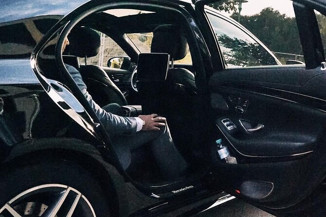 Private Transfer: Airport HEL to Helsinki in Business Car - Vehicle Options