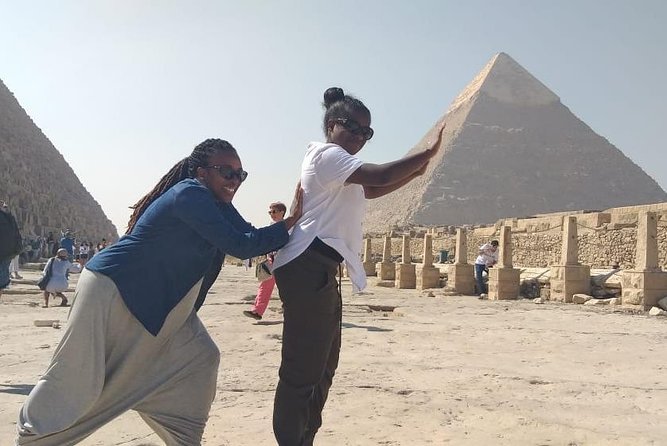 Pyramids of Giza and Sphinx in Private Tour