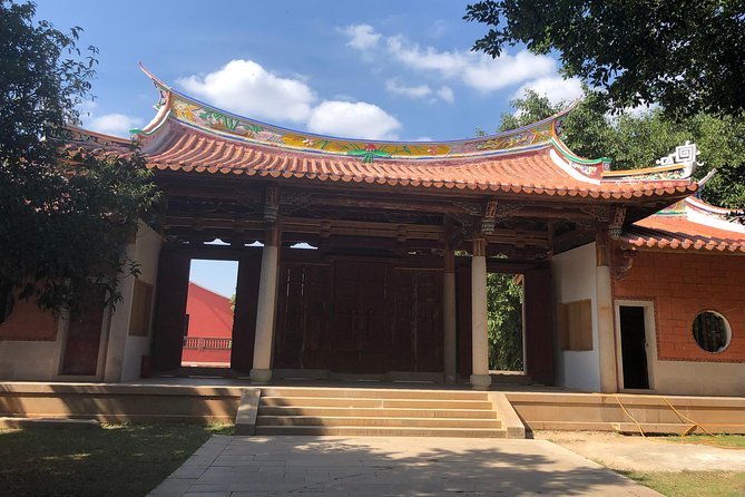 Quanzhou Private Customized Day Tour: Top Attractions With Lunch - Expert Guides and Insider Knowledge