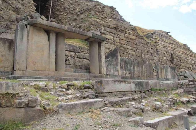 Querococha Lake and Chavin Ruins Private Tour From Huaraz