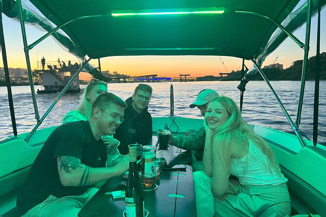 Rental of Motorboat for 10 on Vistula in Warsaw No License Needed