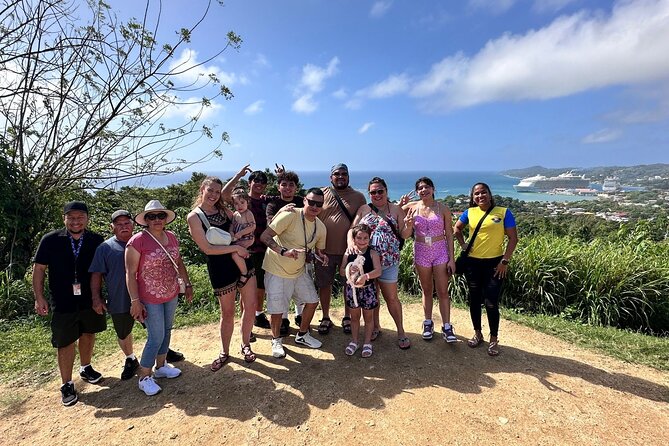 Roatan Private Family City Tour With Sloth Monkey and Beach - Reviews