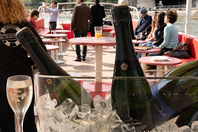 Shared Boat Tour Visit to Paris With Bar Included
