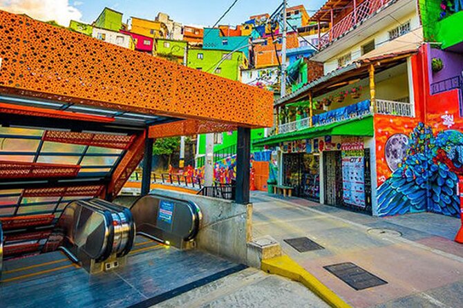 Shared Comuna 13 Graffiti Tour and Street Food From Medellin - Overview of Comuna 13 Tour
