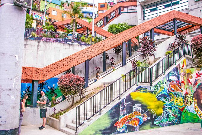 Shared Medellin City Tour + Comuna 13 - Tour Highlights