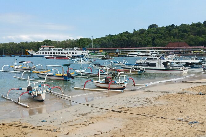 Sightseeing to Ulundanu Temple, Banyumala Waterfall & Tanah Lot