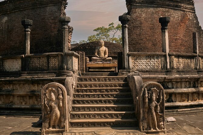 Six-Day Private Tour in Sri Lanka With 3-Star Hotel Stays and HB