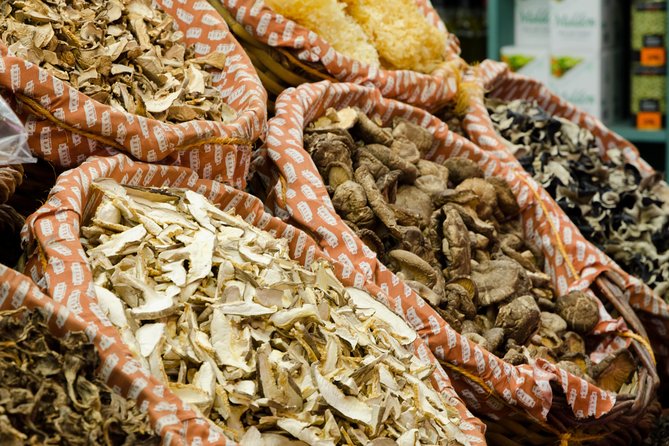 Small Group Market Tour and Dining Experience at a Cesarinas Home in Foligno - Experience Details