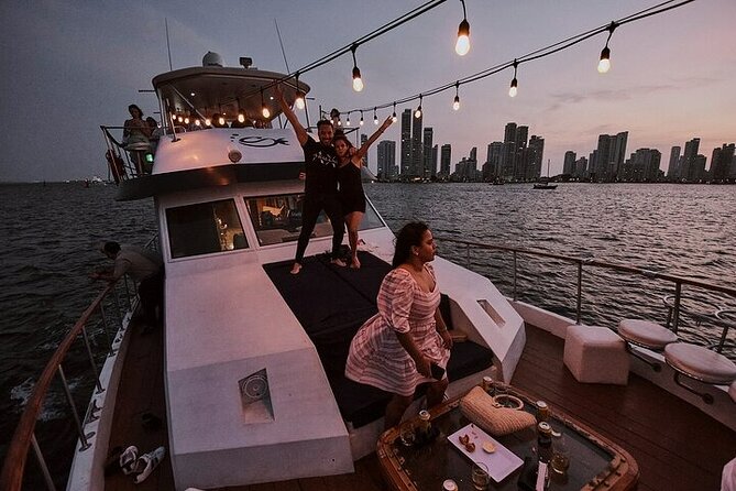 Sunset Over the Bay of Cartagena on a Luxury Yacht - Experience Overview