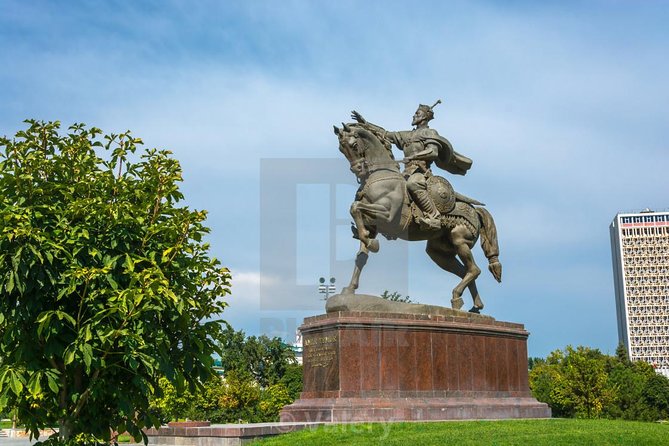 Tashkent Walking Tour With Local Lady / Gentleman