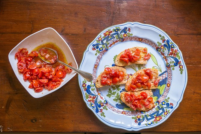 The Art of the Italian Aperitivo With a Local: Learn & Enjoy in Bologna