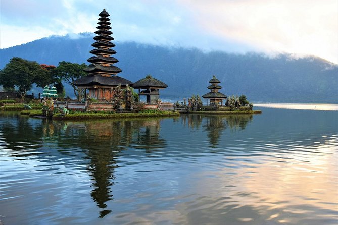 The Beauty of Bali : Bedugul, Taman Ayun Temple and Tanah Lot Temple Tour. - Ulun Danu Beratan Temple