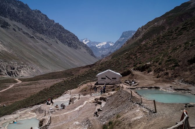 Tour From Santiago to Valle De Colina Hot Springs in Cajón Del Maipo