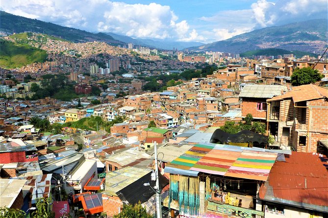 Tour to Comuna 13 and Graffitis