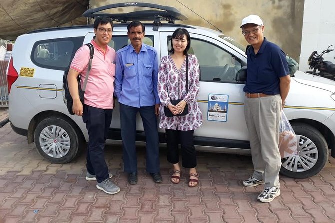 Transfer From Agra to New Delhi by Private Car - Meeting and Pickup Details