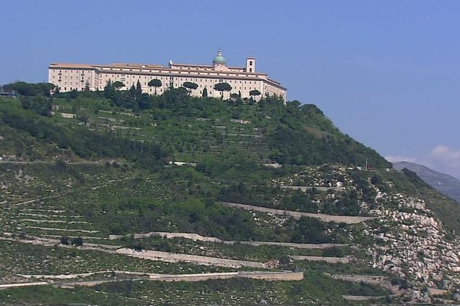 Transfer-Rome to Sorrento With a 75 Minute Stop in Abby Monte Casino /Vice Versa - What to Expect