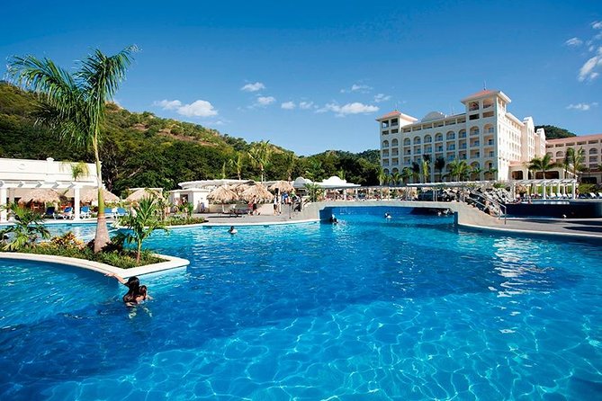 Transfer Service From Liberia Airport To Riu Palace and Riu Guanacaste