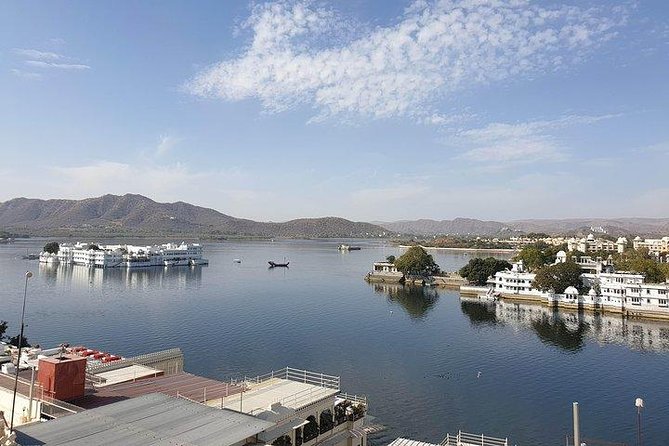 Udaipur: Full Day City Tour With Boat Ride at Lake Pichola