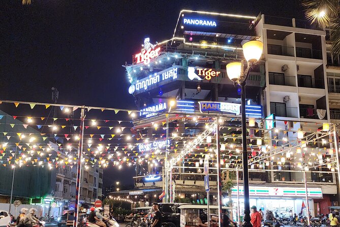 Visit 9 Phnom Penh Nightlight Places in 3 Hours - Central Market Shopping Experience