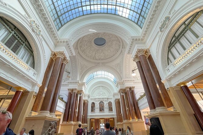 Walking Tour With Degustation in the Heart of Brussels