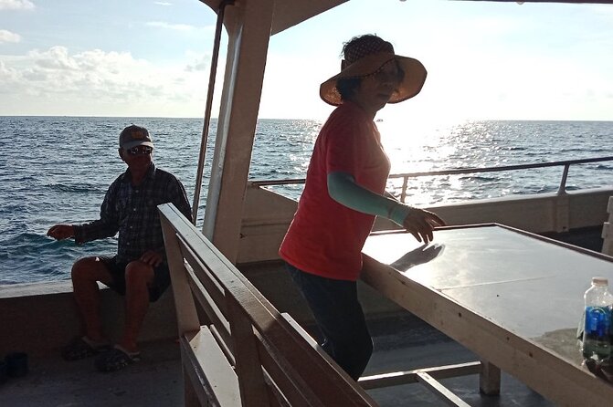 Watching Best Sunset View &Having Seafood BBQ Lunch on the Cruise - Accessibility and Recommendations
