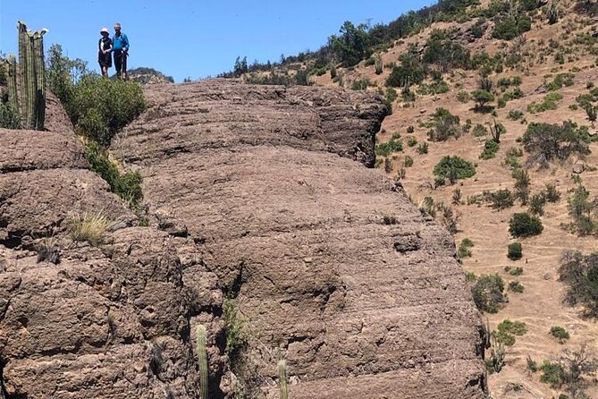Wine and Food Tasting With Hiking Near Santiago - Location and Menu Details