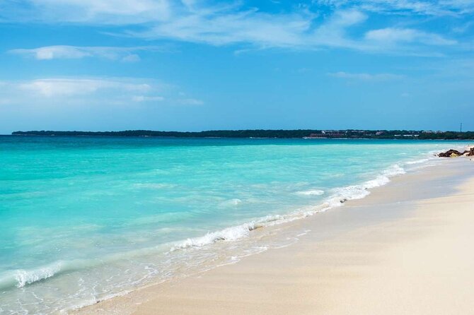 21. ROSARIO ISLAND AND QUIET BEACH BY BOAT Oceanarium