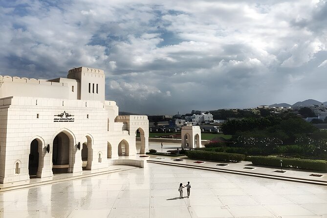 2-Days Full Private Tour: Muscat City Tour & Dimaniyat Islands - Meeting and Pickup