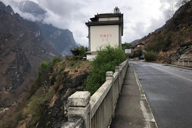 2-Days Lijiang Tiger Leaping Gorge Hiking Tour and Drop off at Lijiang Area - Inclusions