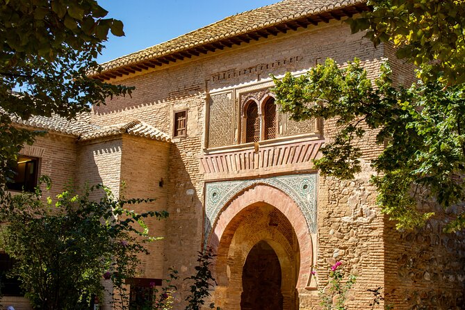 2-hour Tour of the Alhambra and Albaicín Bajo - Tour Details