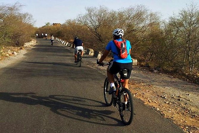 4-Hour Tour: Pune University Complex Cycling Private Tour