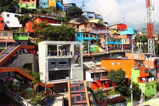 4 Hours Private Comuna 13 Graffiti Tour