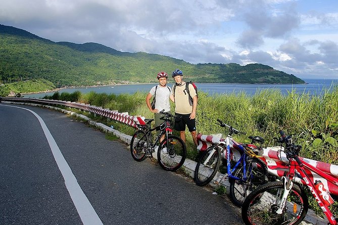 6-hour Exploring Son Tra Peninsula By Bike - Lunchtime Pitstop